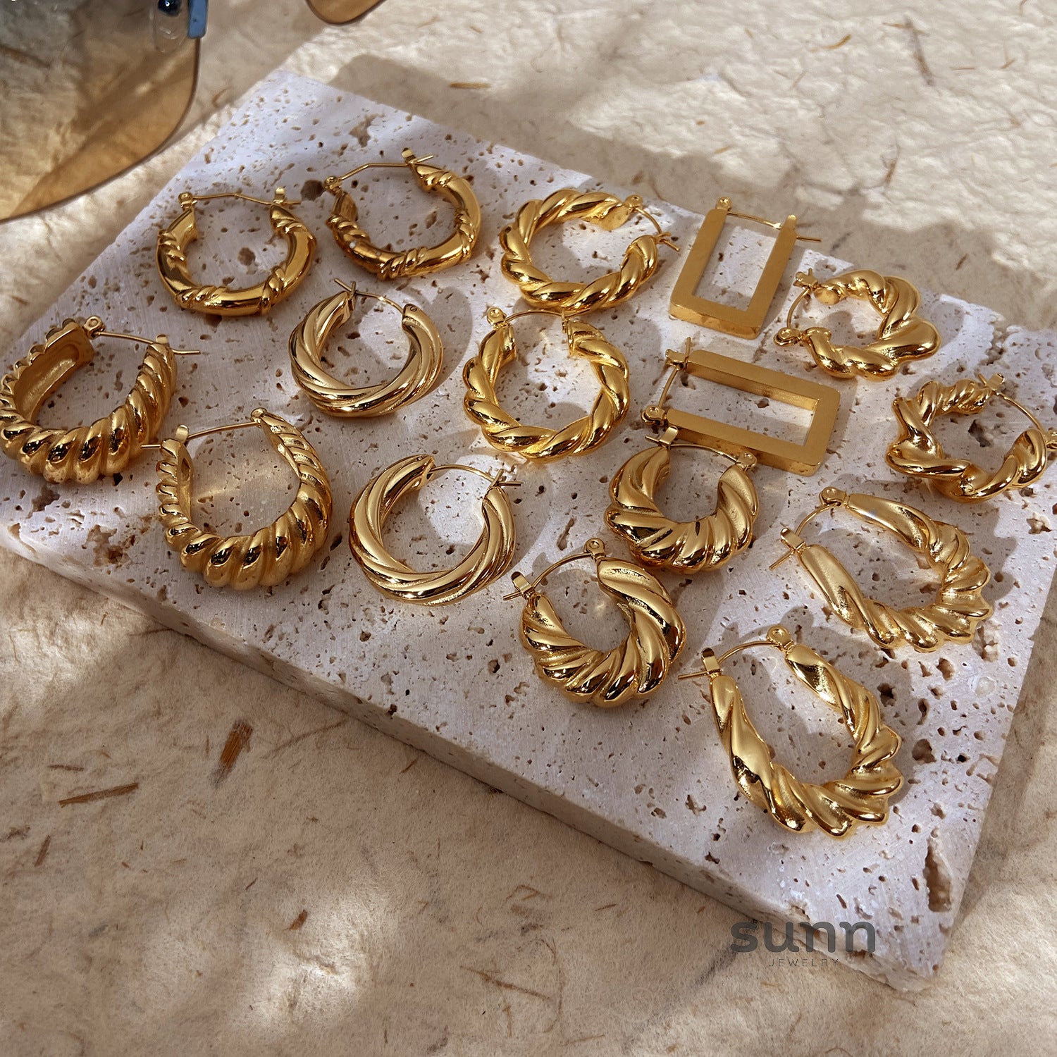 Ifeoluwa Croissant Hoop Earrings [R2NEJ8HR]