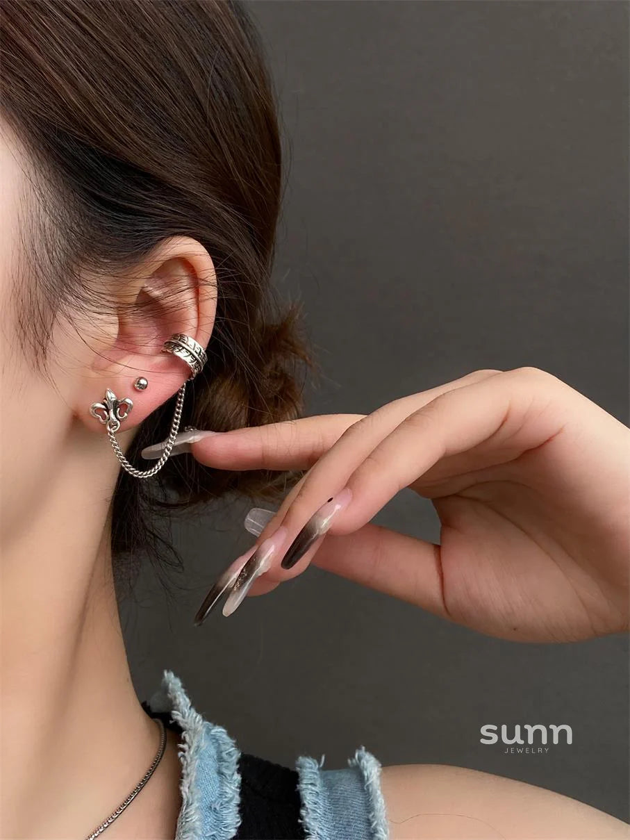 Ilia Chain Cross Ear Cuff