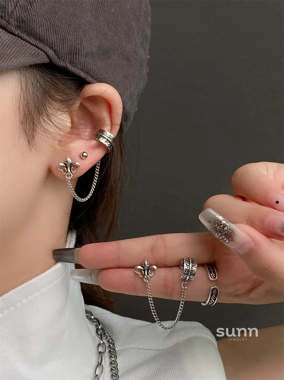 Ilia Chain Cross Ear Cuff