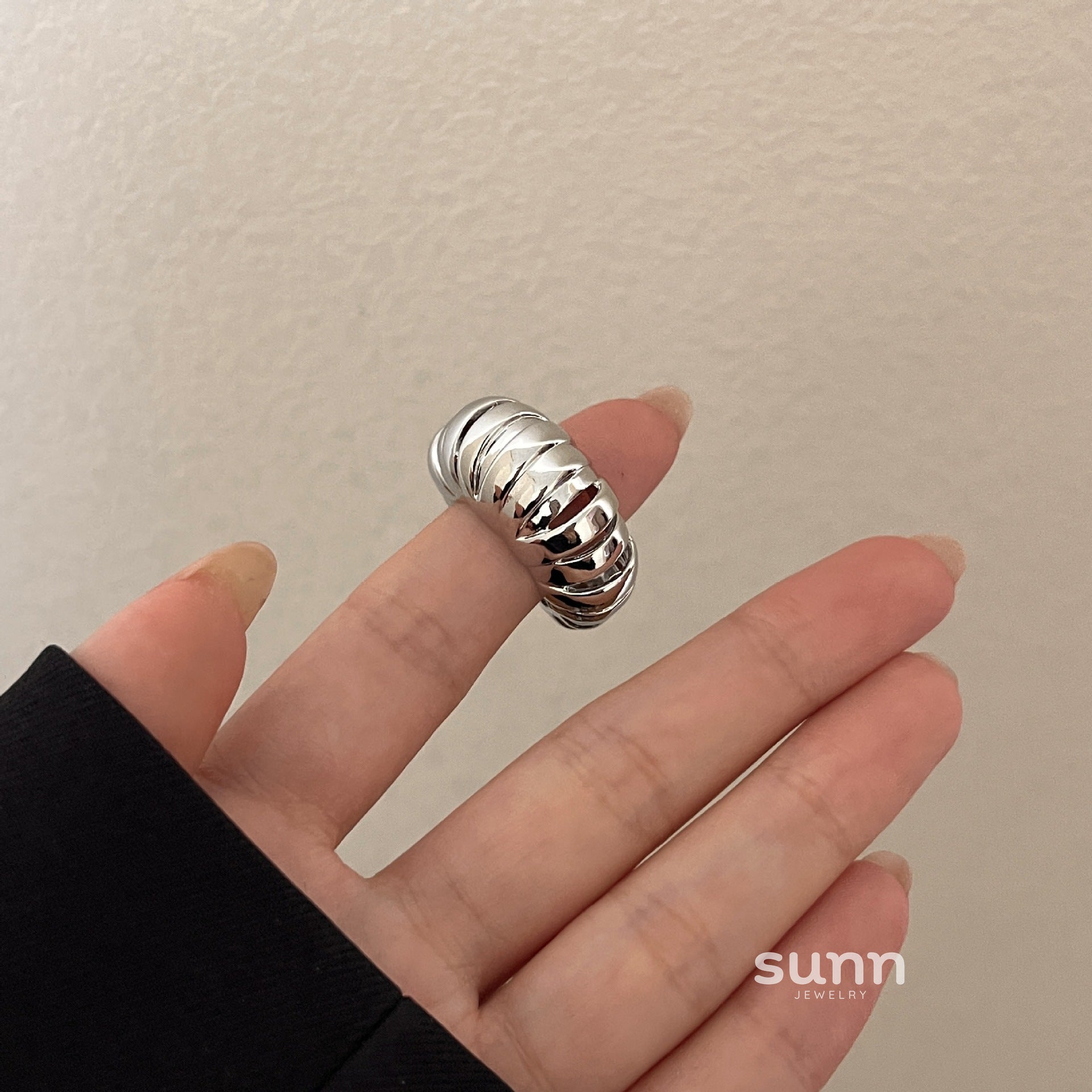 Illiana Croissant Bud Ring [94WPBRXS]