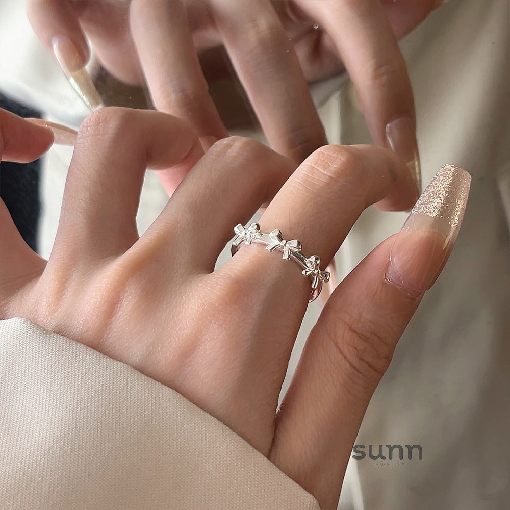 Illyana Ribbon Bow Ring [KFTG5CF1]