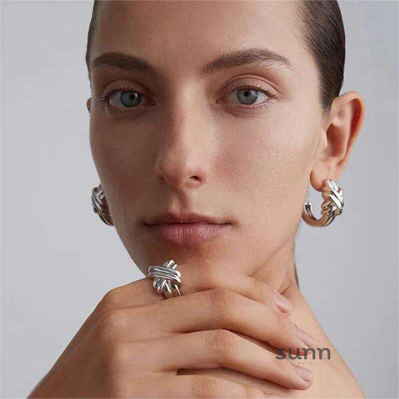 Ily Elegant Intertwined Hoops
