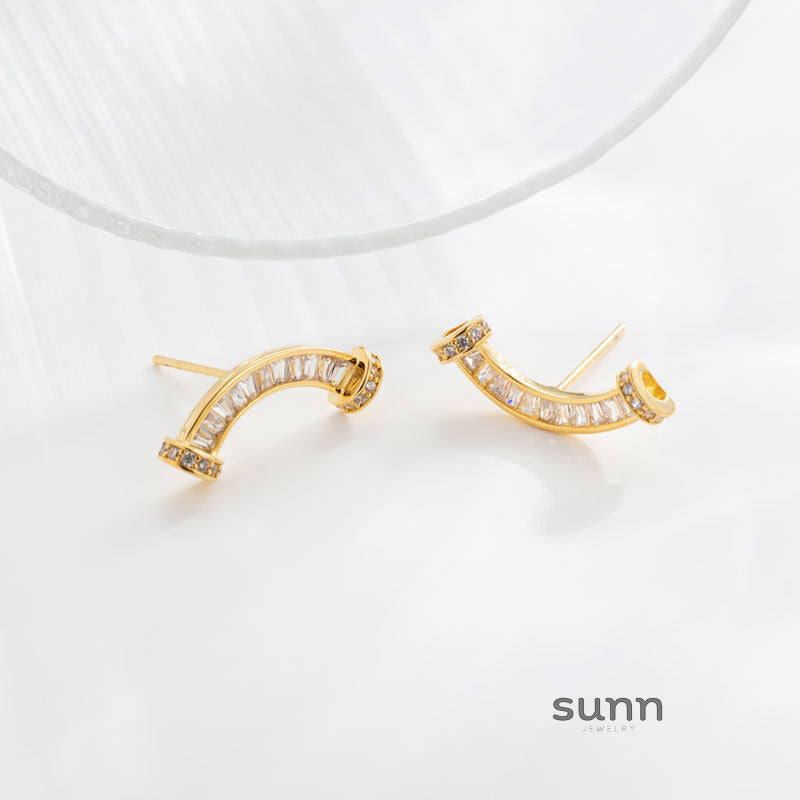 Ily Gold Diamond Smile Studs [MRB5FPV6]