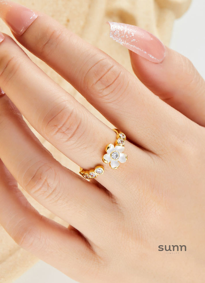 Imelda Metal Bloom Ring [FJ96FS7L]
