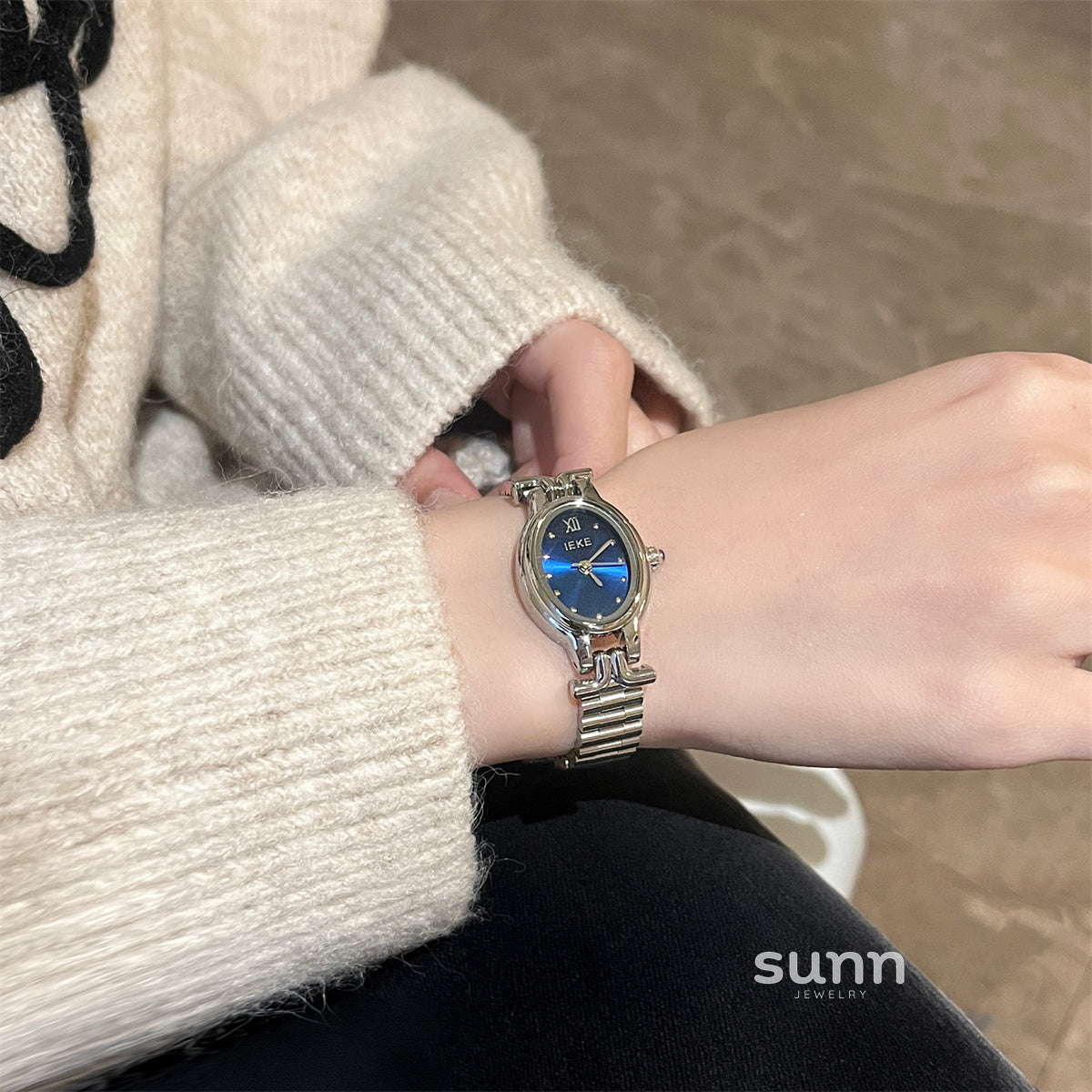 Imogene Vintage Steel Watch [HUPJIN06]