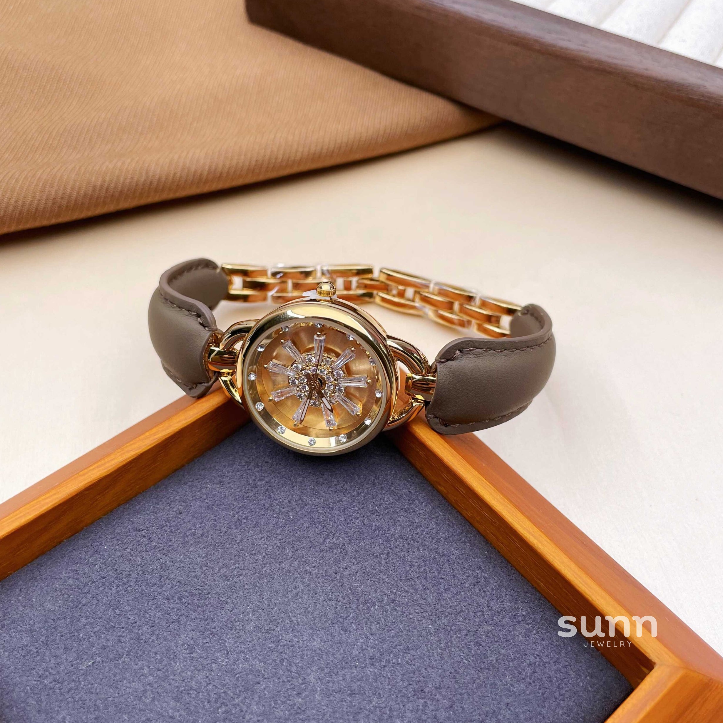 Inaya Rotating Snowflake Watch