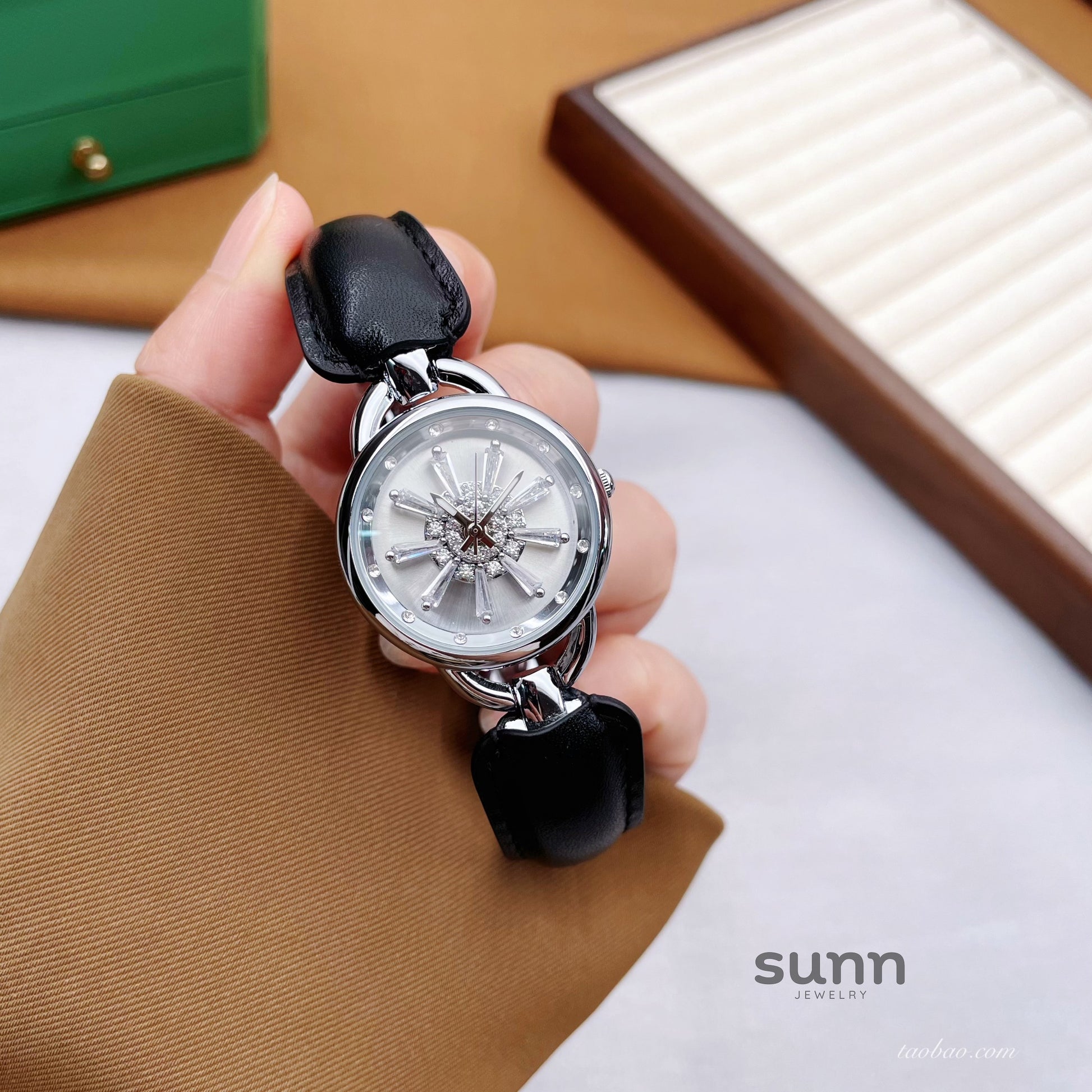Inaya Rotating Snowflake Watch