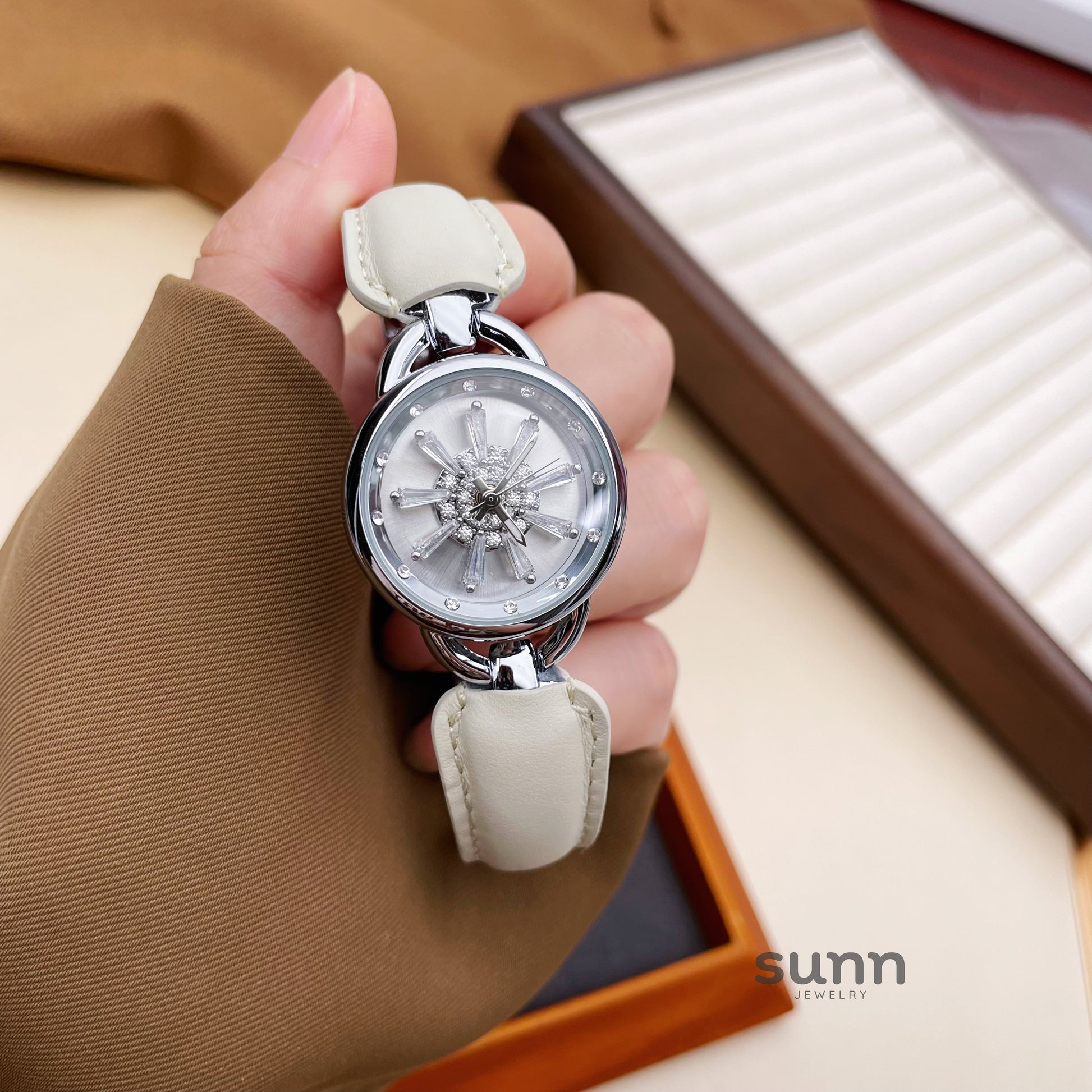 Inaya Rotating Snowflake Watch