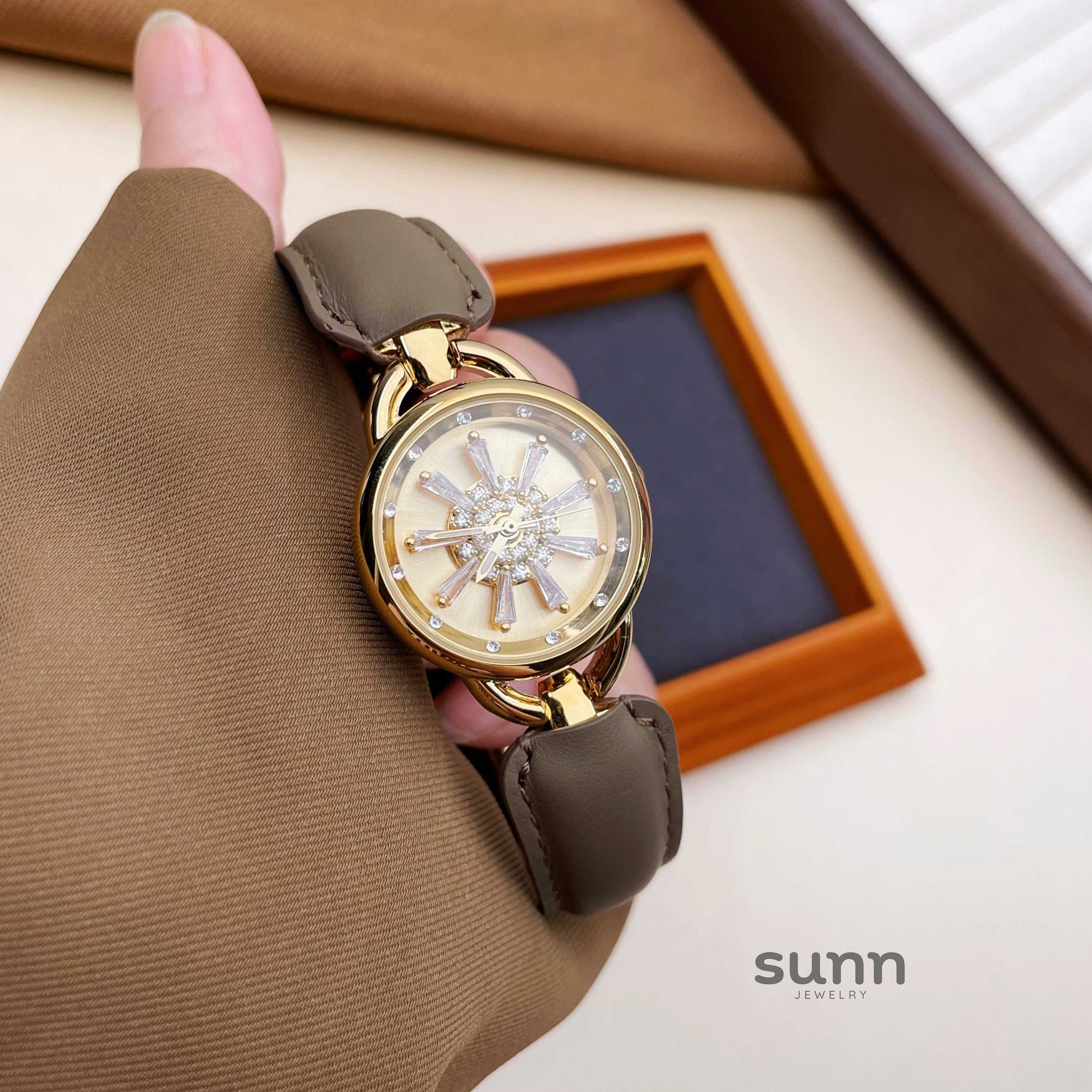 Inaya Rotating Snowflake Watch