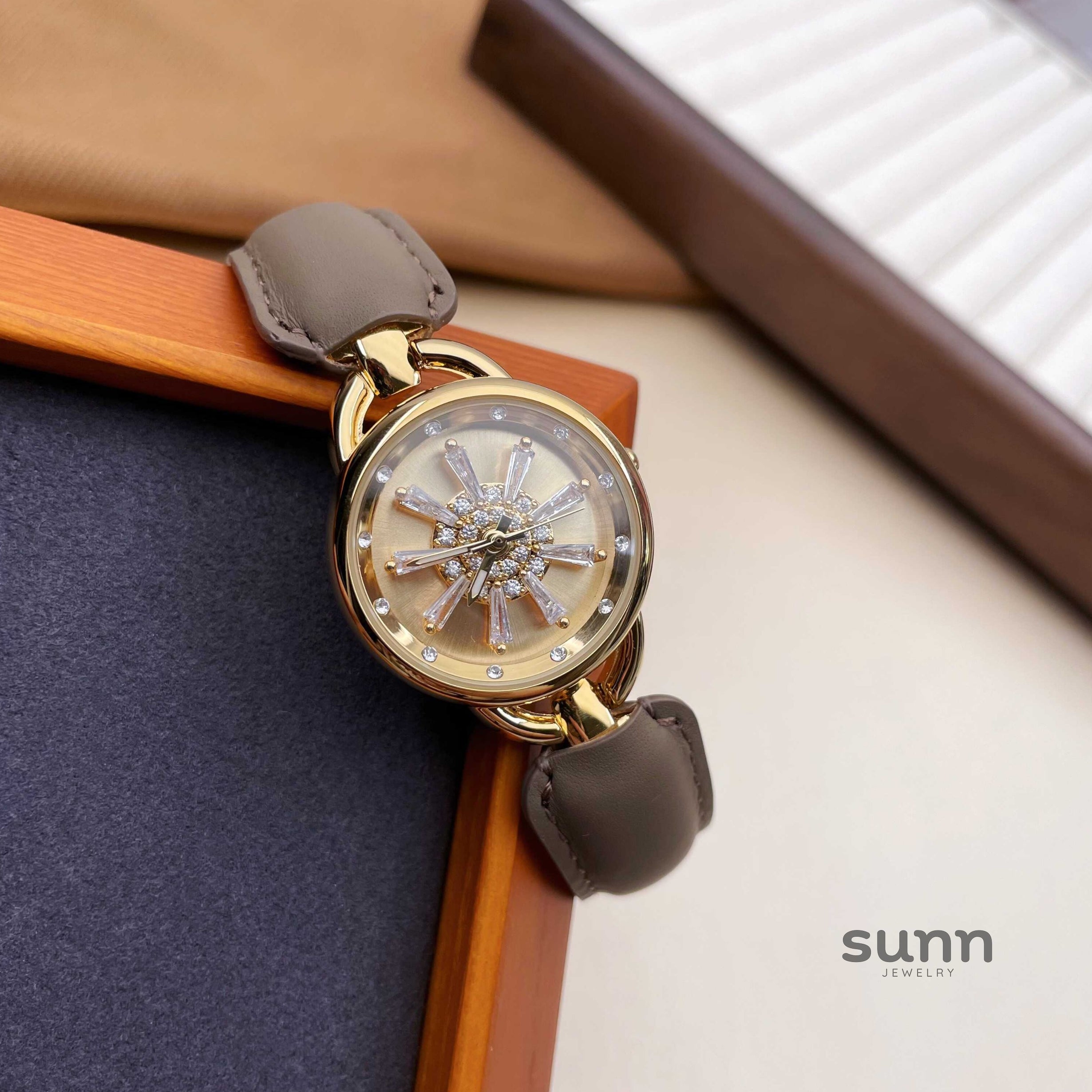 Inaya Rotating Snowflake Watch