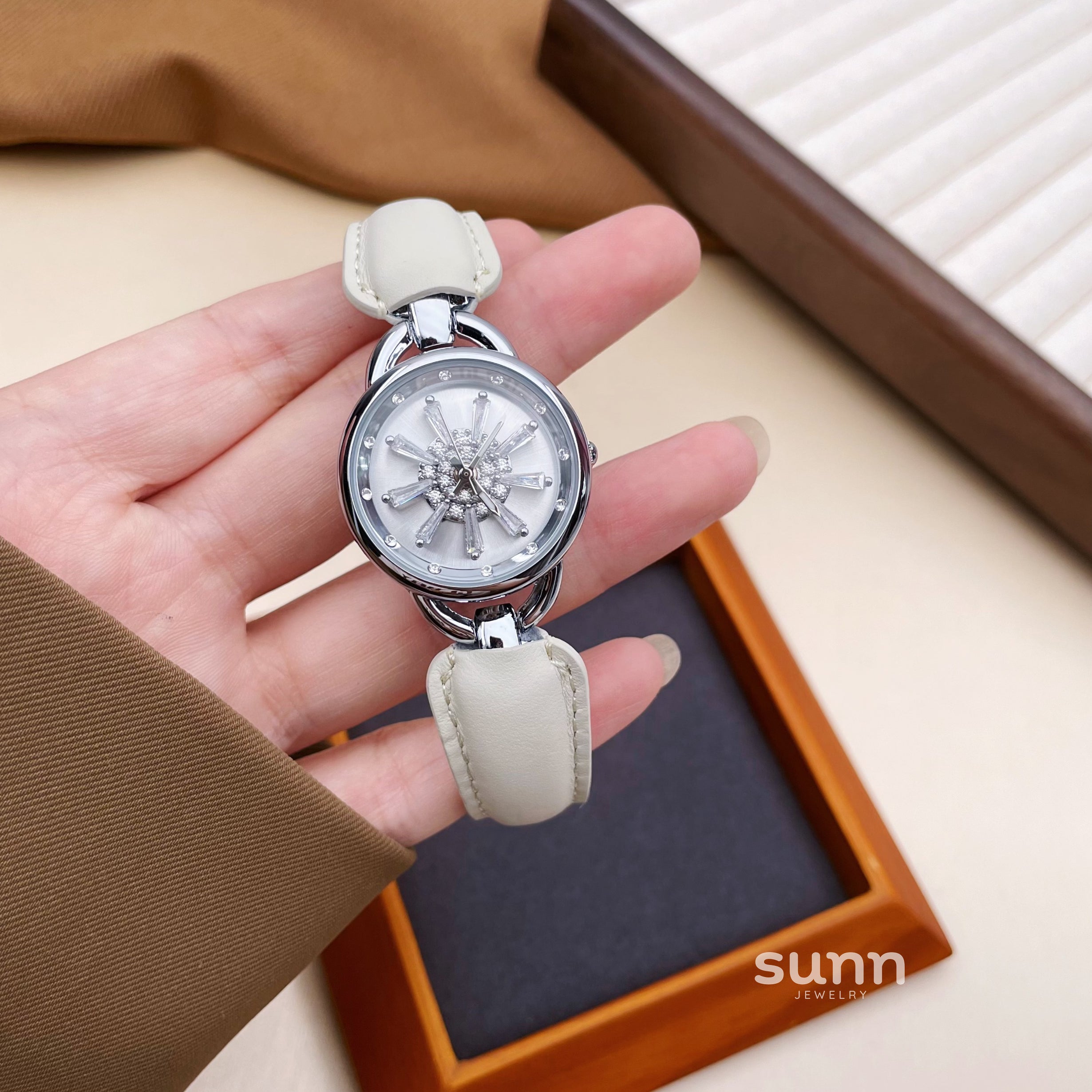 Inaya Rotating Snowflake Watch