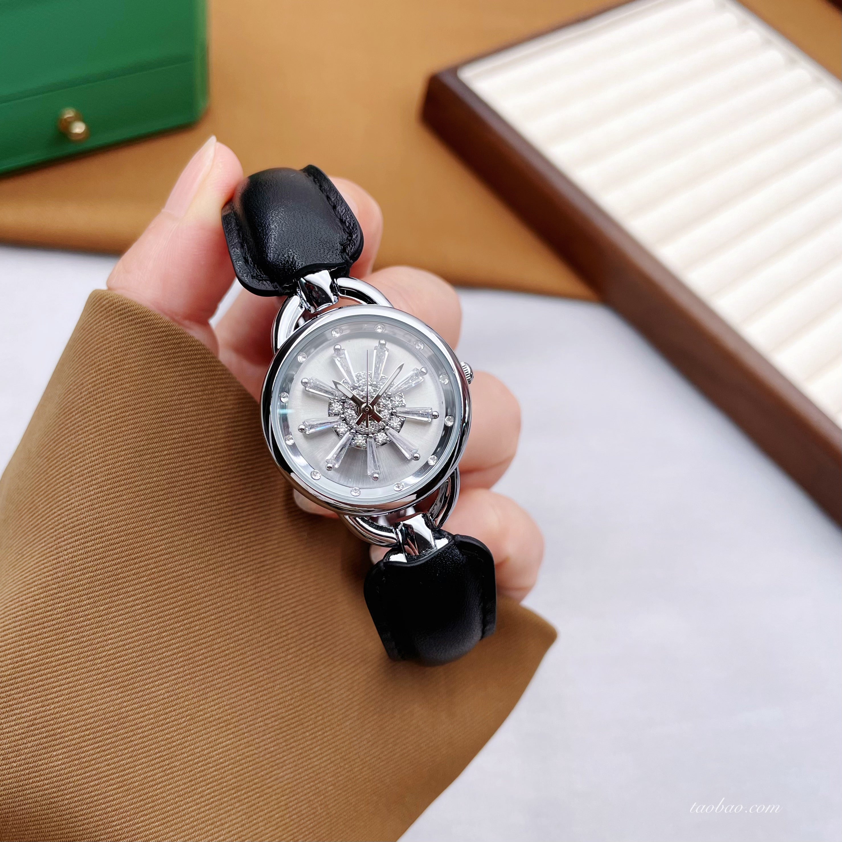 Inaya Rotating Snowflake Watch