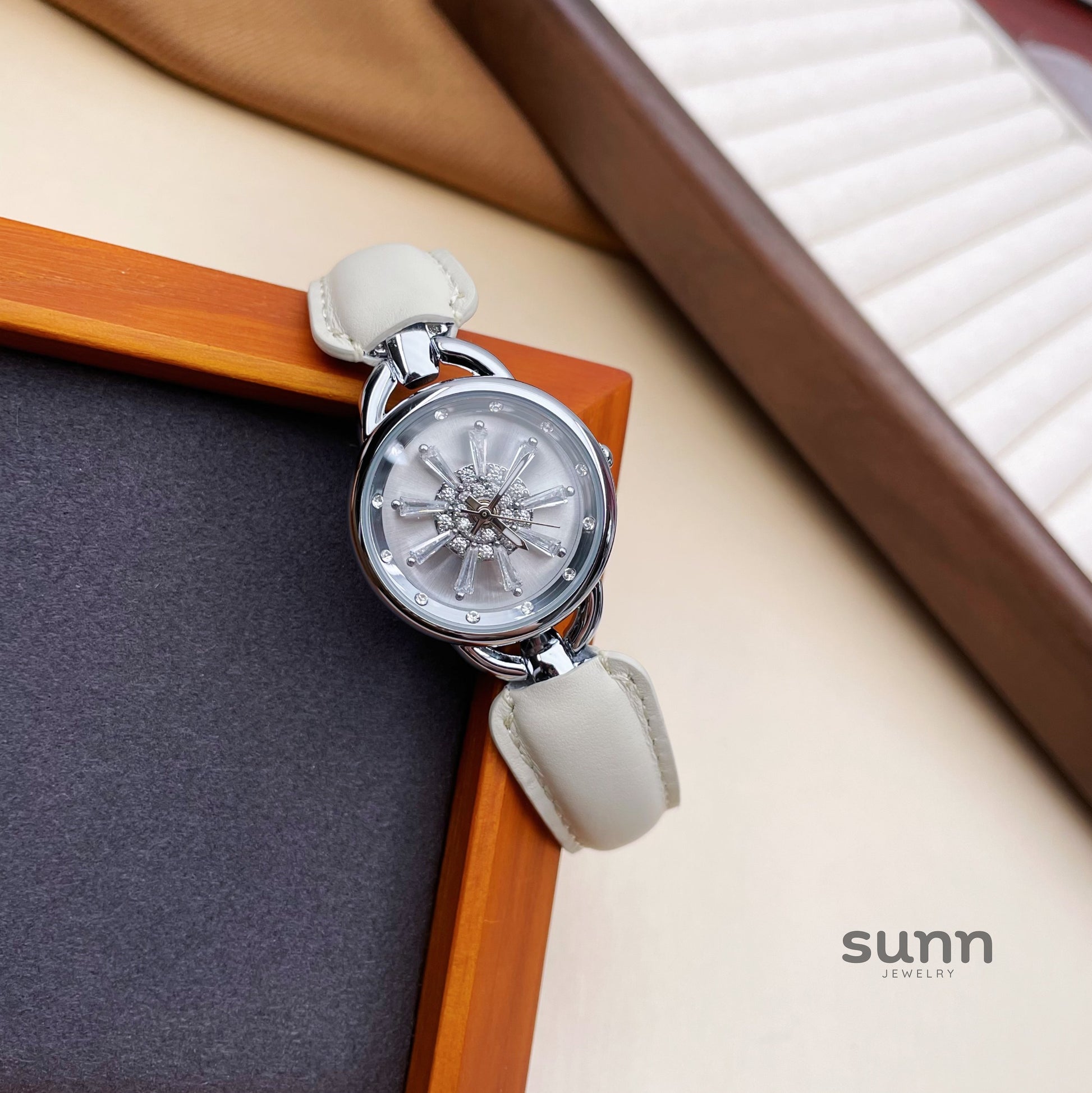 Inaya Rotating Snowflake Watch