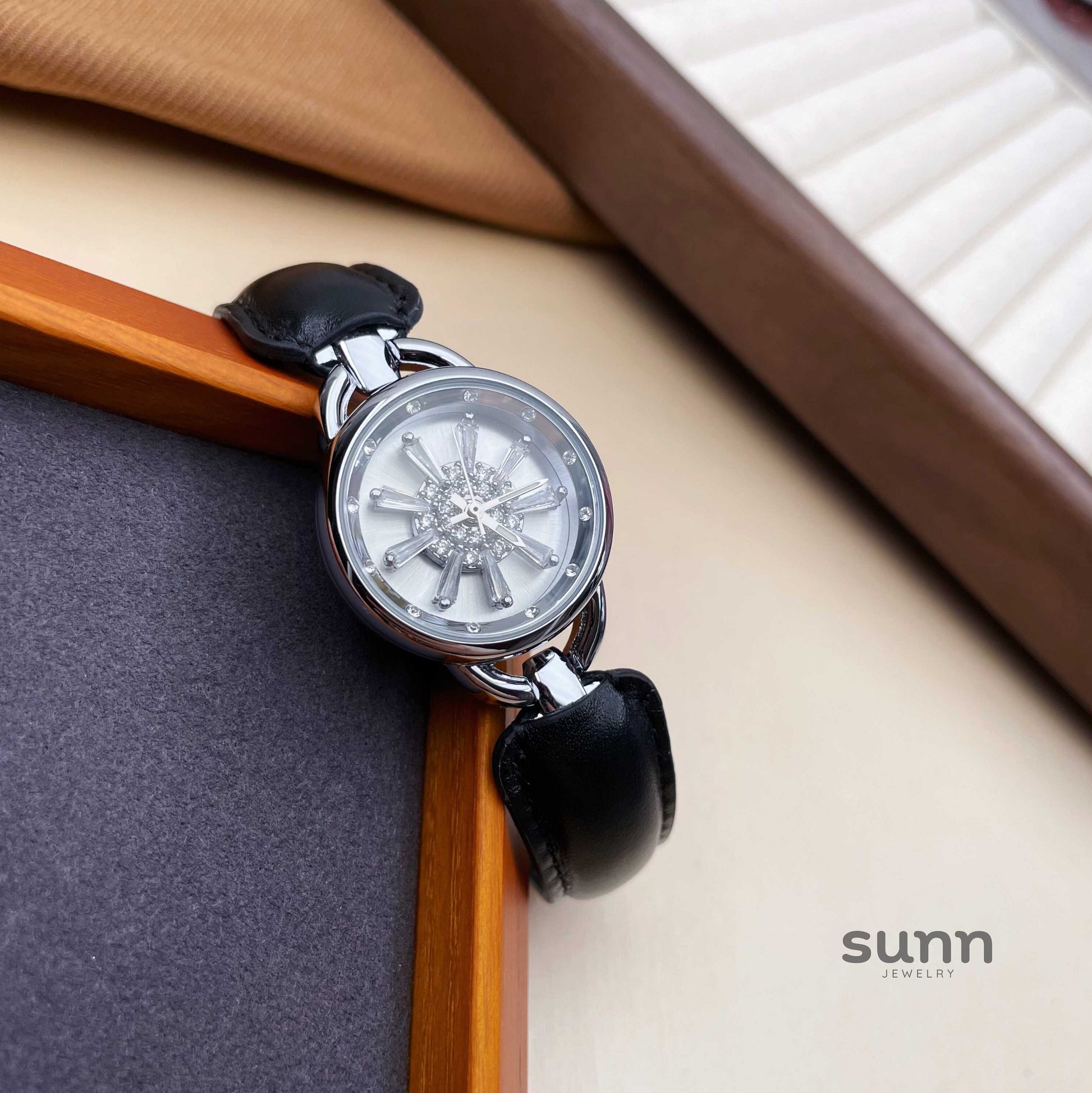 Inaya Rotating Snowflake Watch