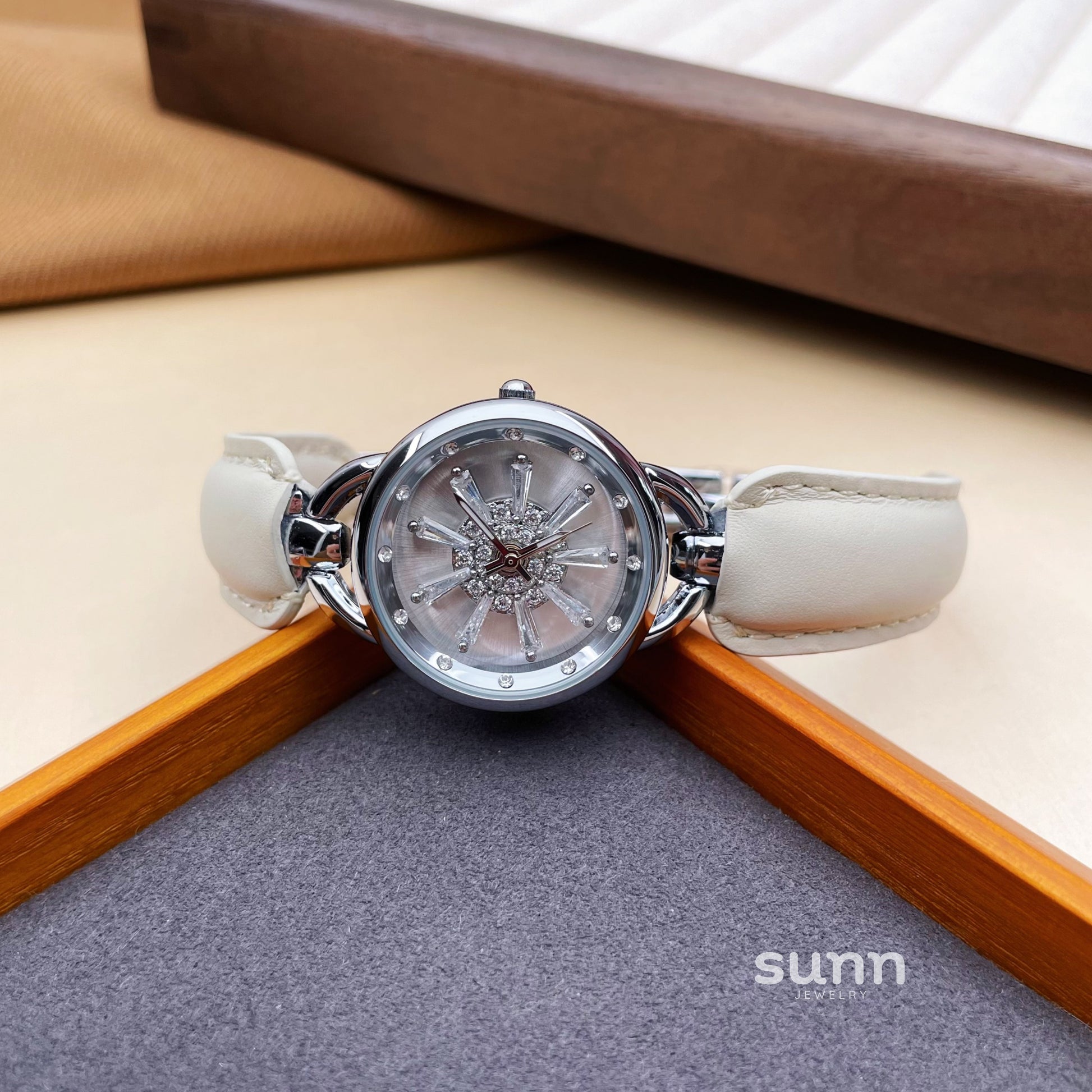 Inaya Rotating Snowflake Watch