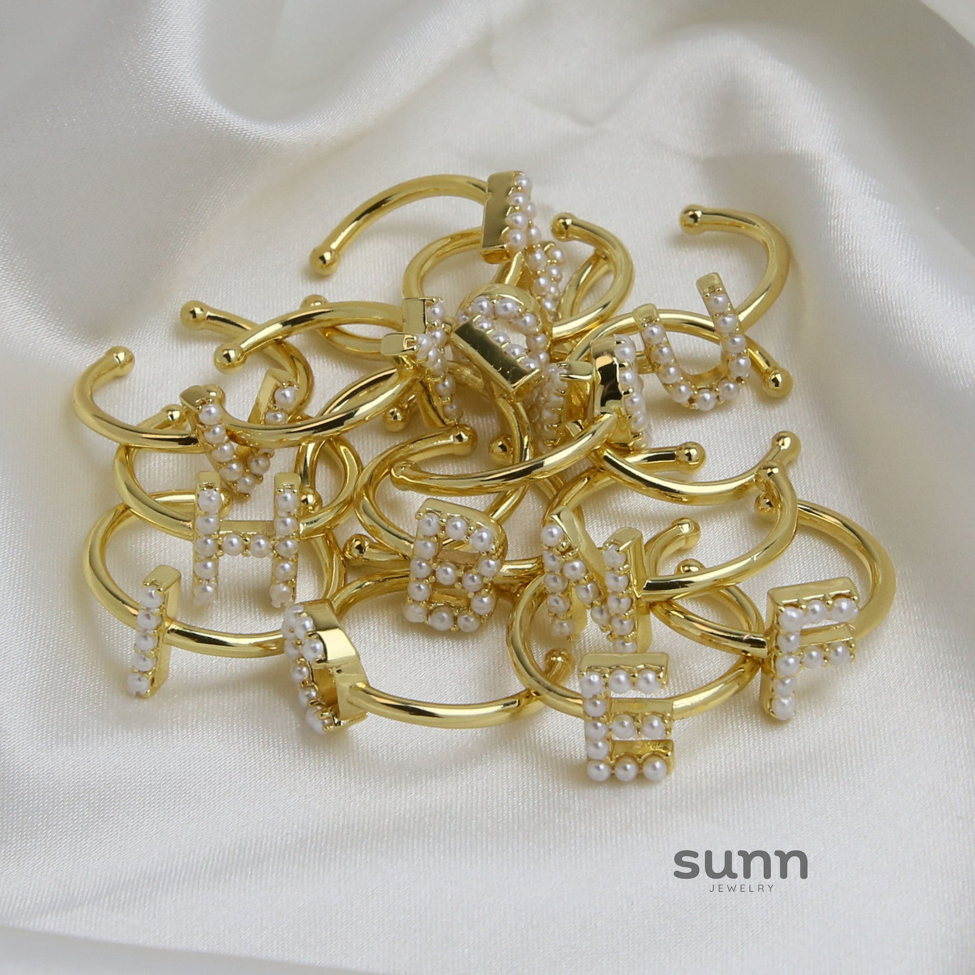 Indira Pearl Initial Ring [DK6LF8SD]