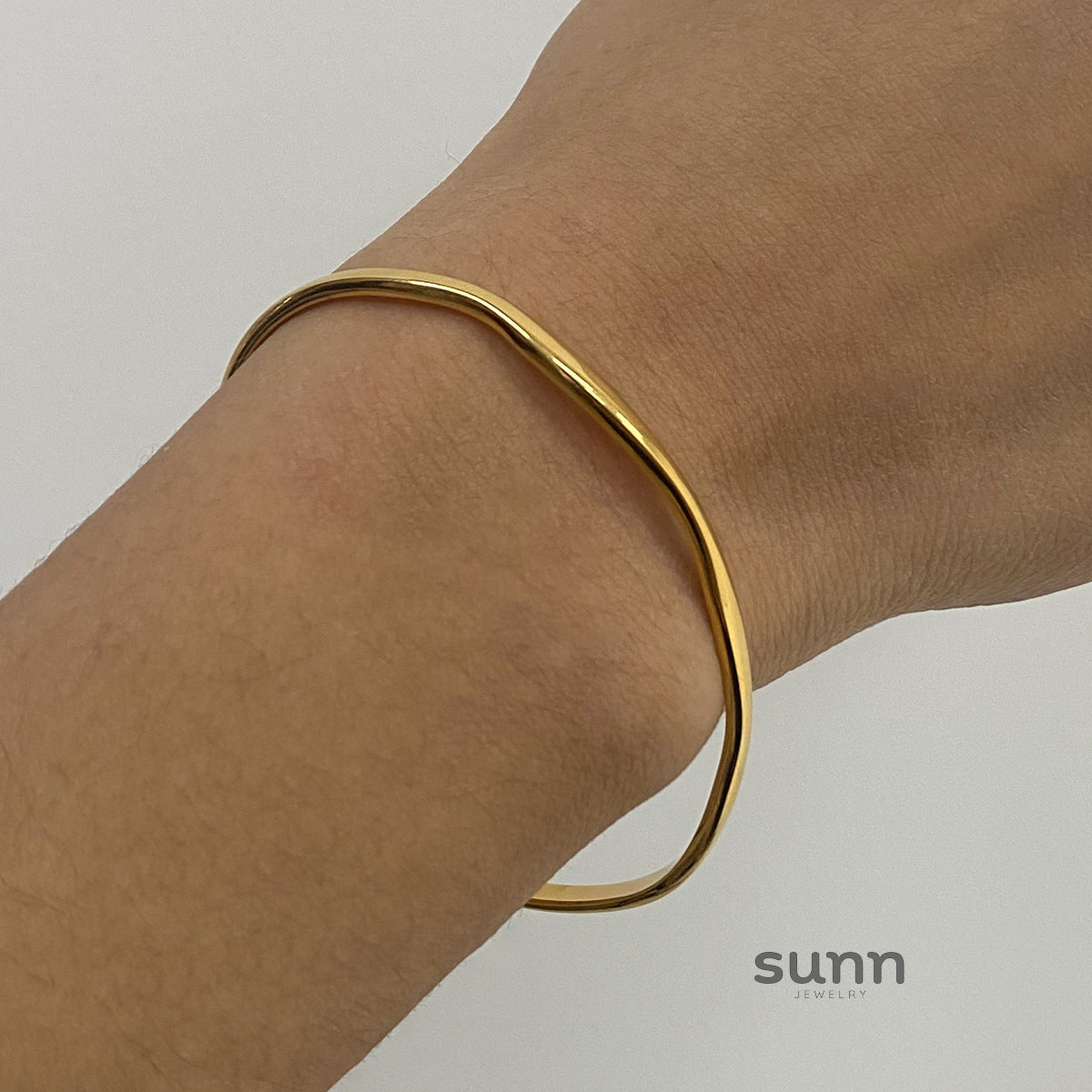 Indy Sleek Bangle Bracelet [7XUDIGXM]
