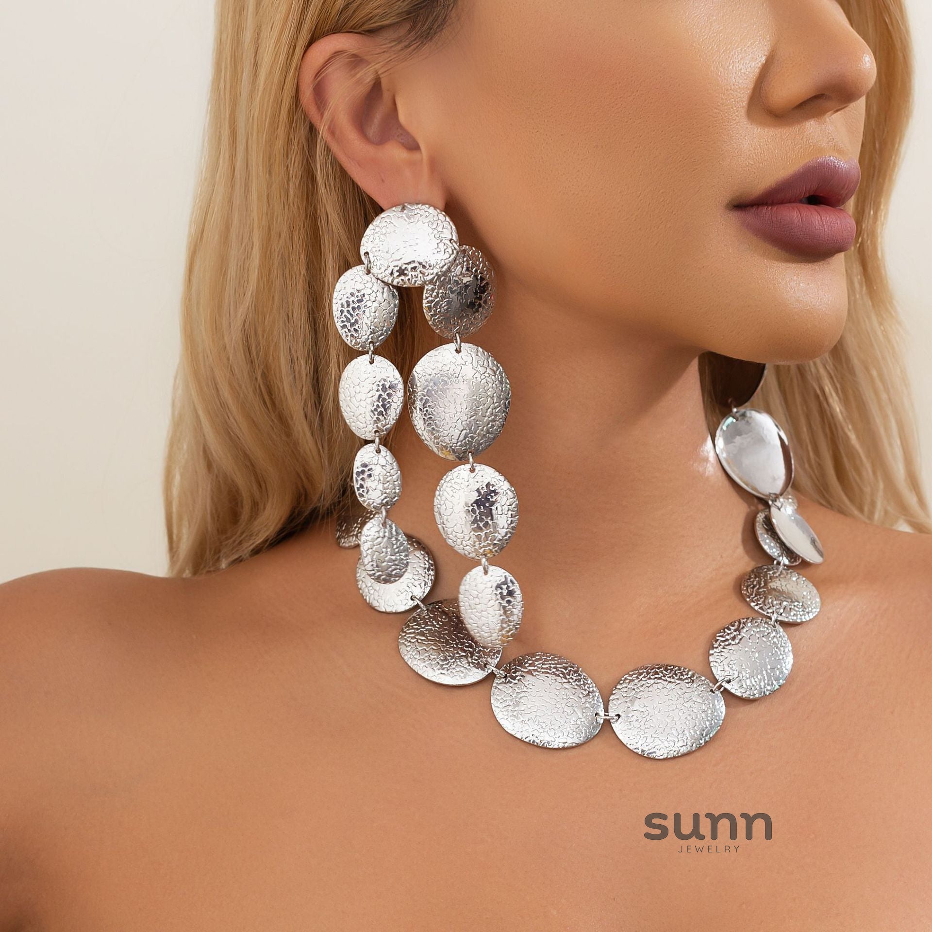 Indy Textured Oval Jewelry Set [KGRFNE4K]
