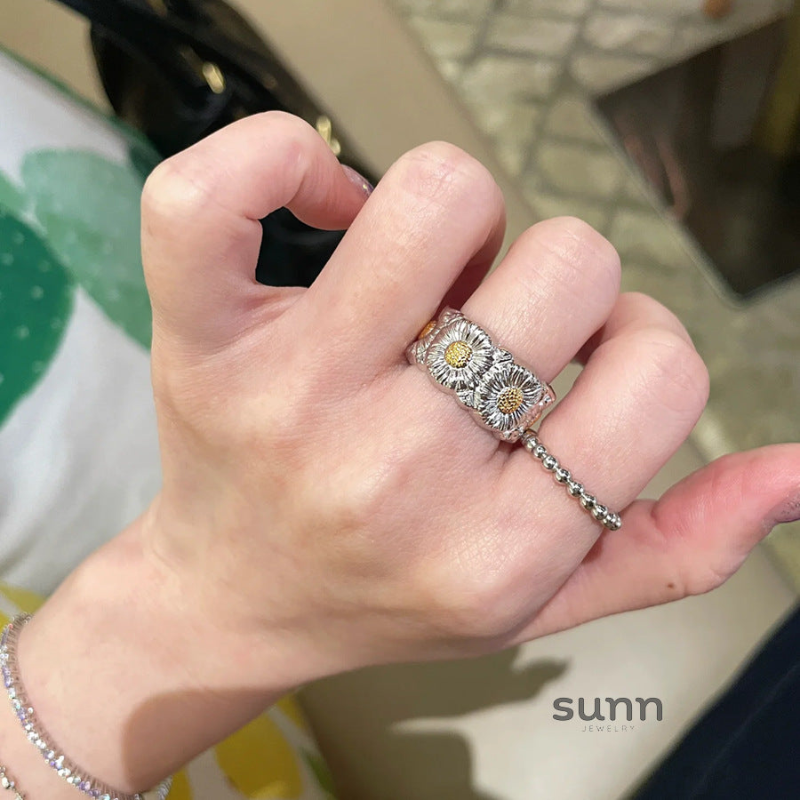 Iona Two-Tone Daisy Ring [66RUFXRZ]