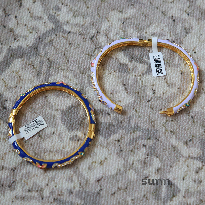 Irelyn Enamel Bangle Bracelet [UYQVE87E]