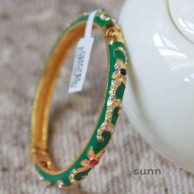 Irelyn Enamel Bangle Bracelet [CP1ZLB33]
