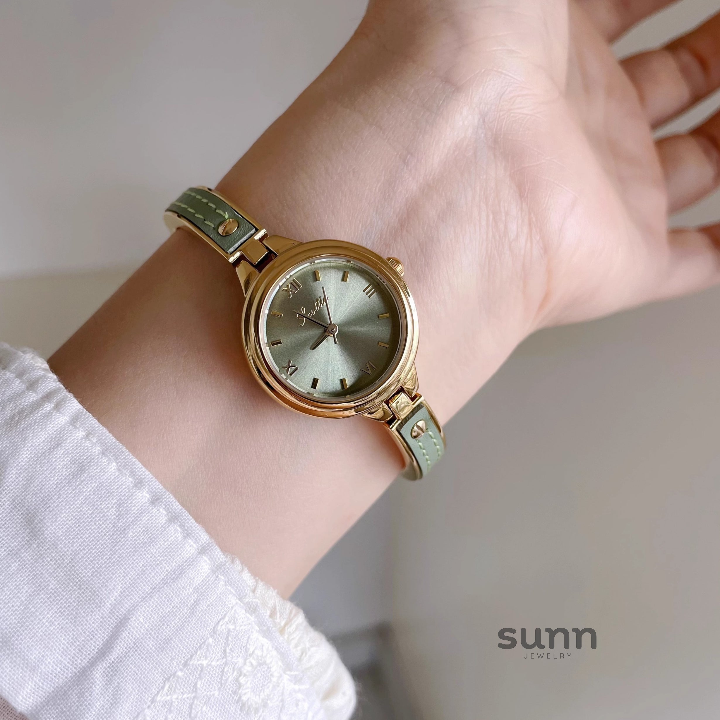 Irelynn Dainty Bracelet Watch [BVW3HORI]
