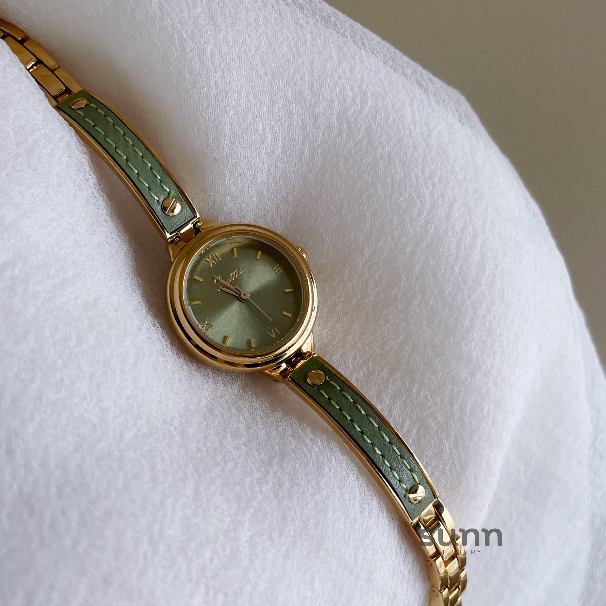 Irelynn Dainty Bracelet Watch [2S738RED]