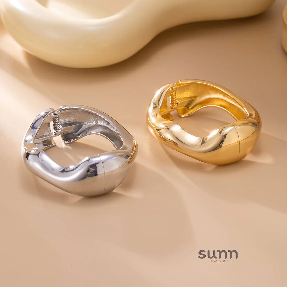 Irie Wavy Waterdrop Cuff