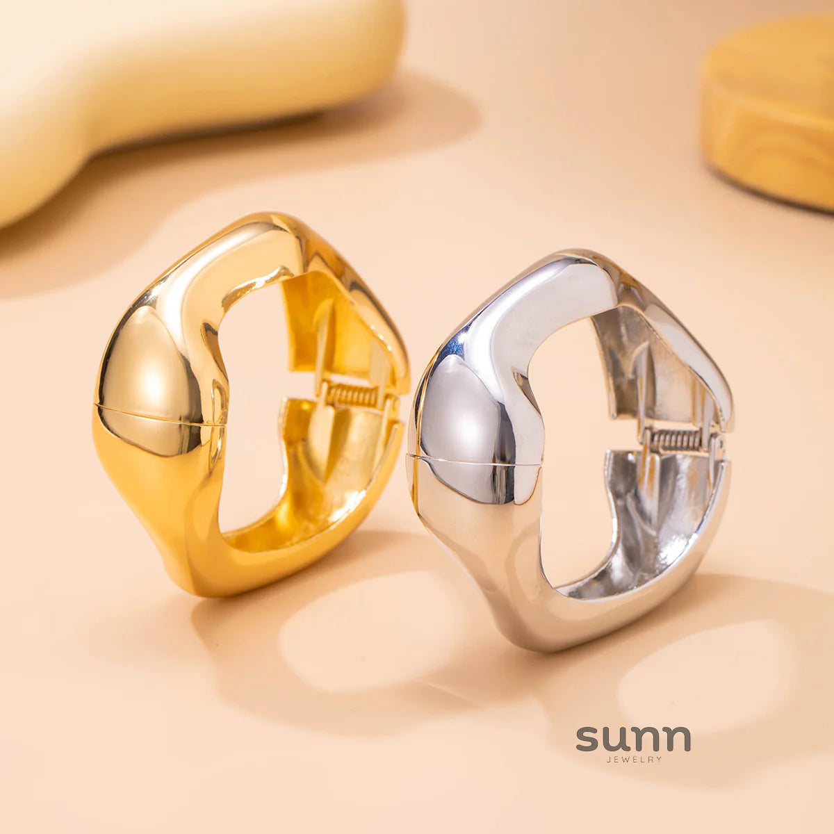 Irie Wavy Waterdrop Cuff