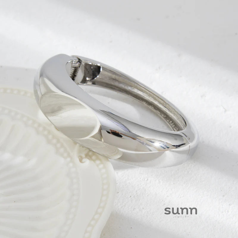 Irie Wavy Waterdrop Cuff
