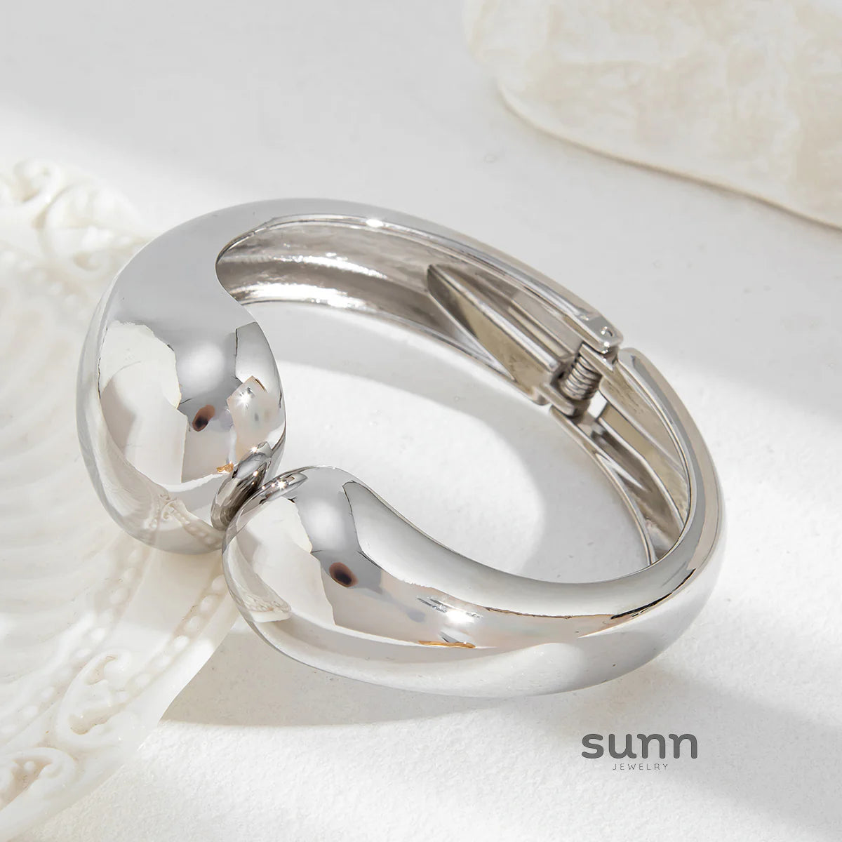 Irie Wavy Waterdrop Cuff