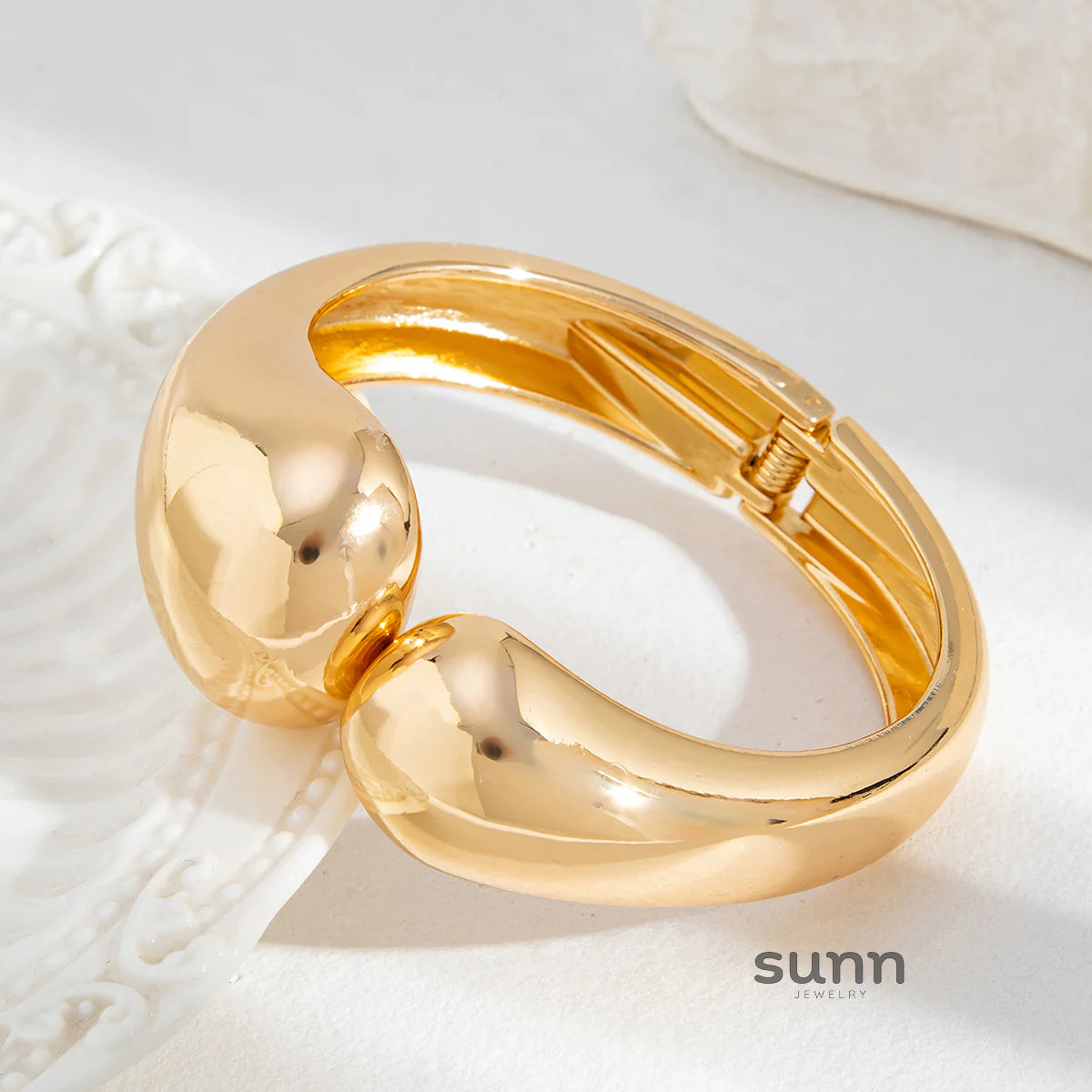 Irie Wavy Waterdrop Cuff