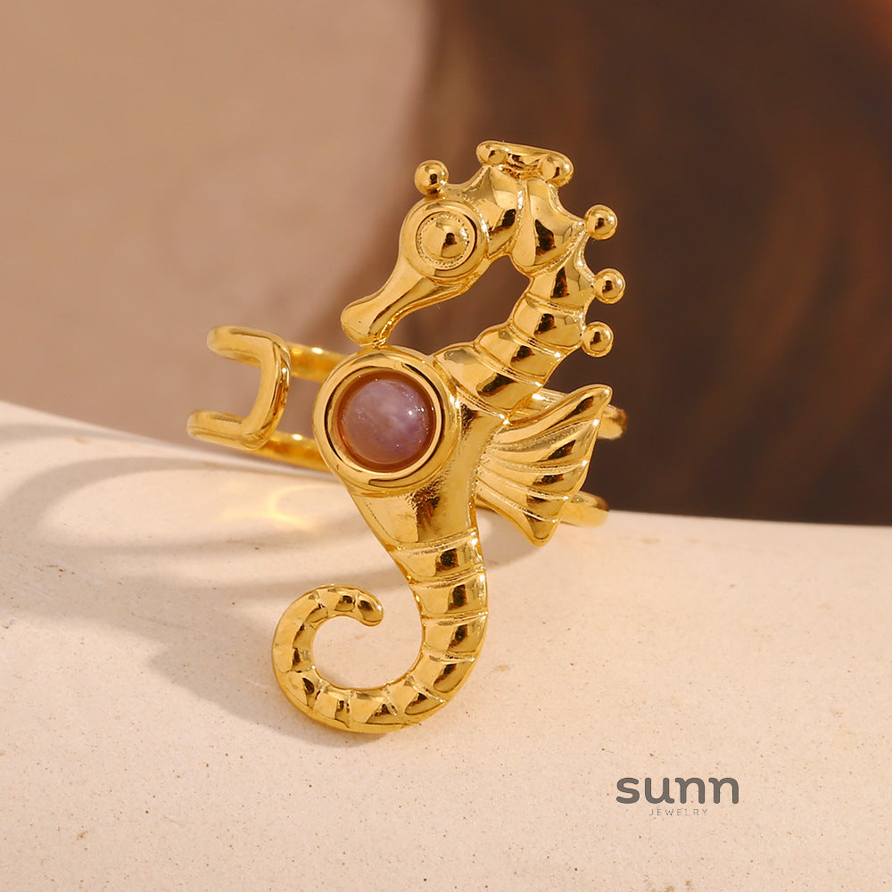 Isabel Gold Seahorse Ring [LF2BSC5Q]