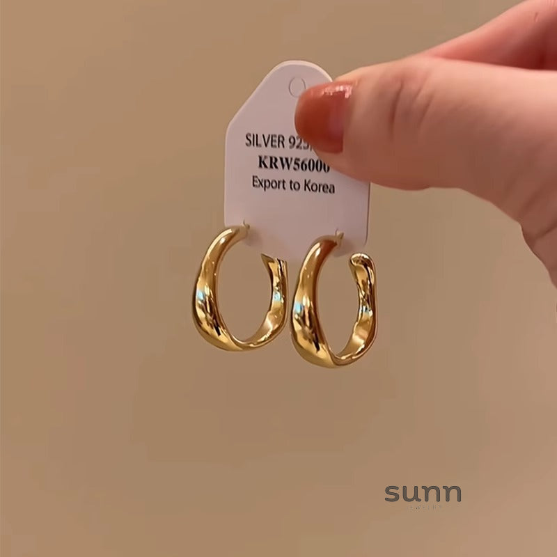 Isabellah Asymmetrical C-Hoop Earrings [9F4R6PBN]