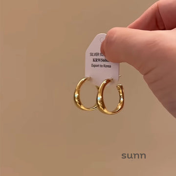 Isabellah Asymmetrical C-Hoop Earrings [KWDV3LHK]