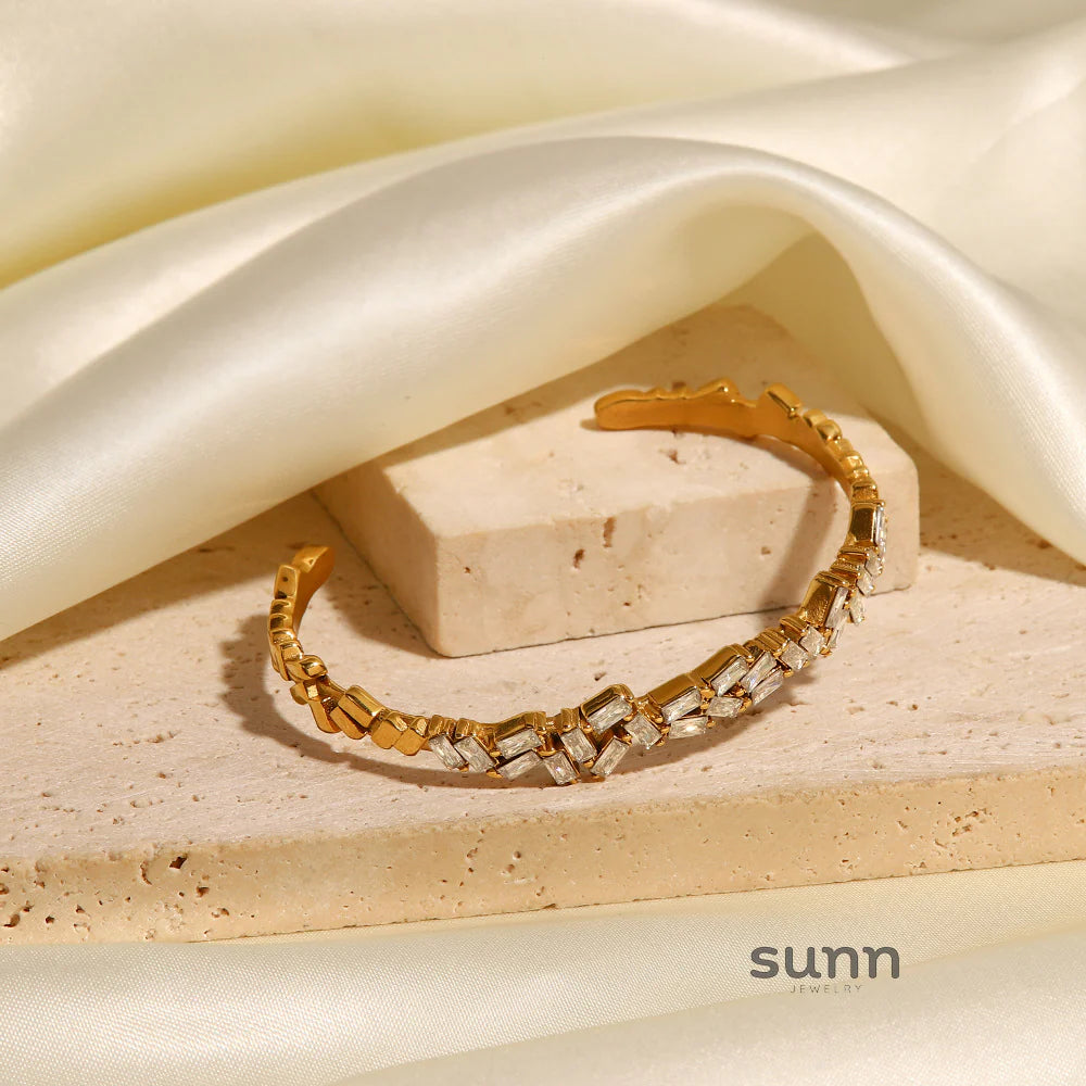 Isabellah Sleek Zircon Bangle
