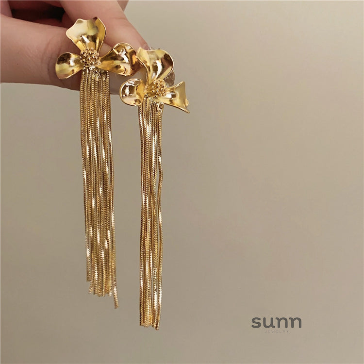 Isabelle Floral Tassel Earrings [F6CIMP3J]