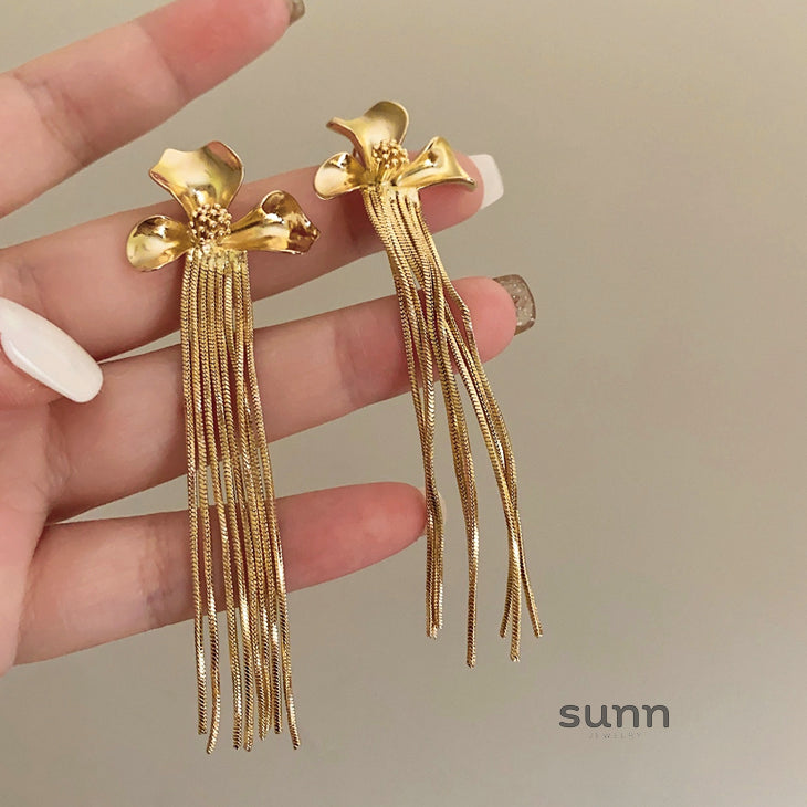 Isabelle Floral Tassel Earrings [5O4AI327]