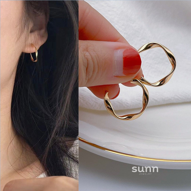 Isabelle Sleek Ear Cuff [4EHUAECU]