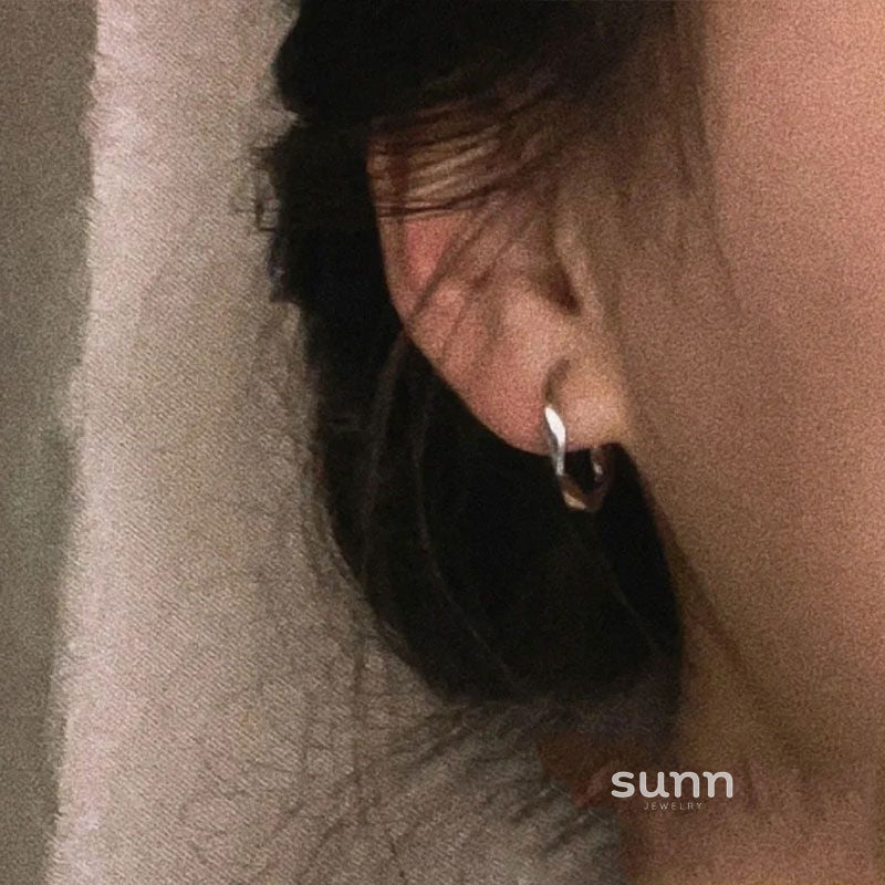 Isabelle Sleek Ear Cuff [QIQ61LOS]
