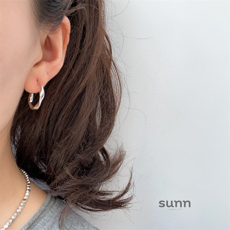 Isabelle Sleek Ear Cuff [3Z8LSU2E]