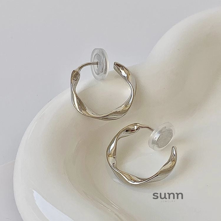 Isabelle Sleek Ear Cuff [6ULIJ39V]