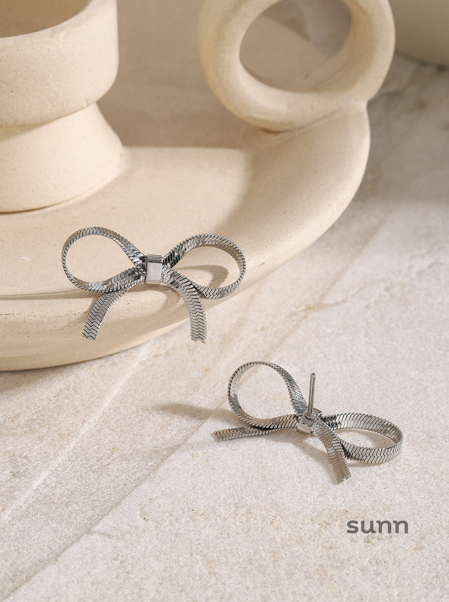 Isadora Gold Bow Dangle Earrings [ZNJMZI72]