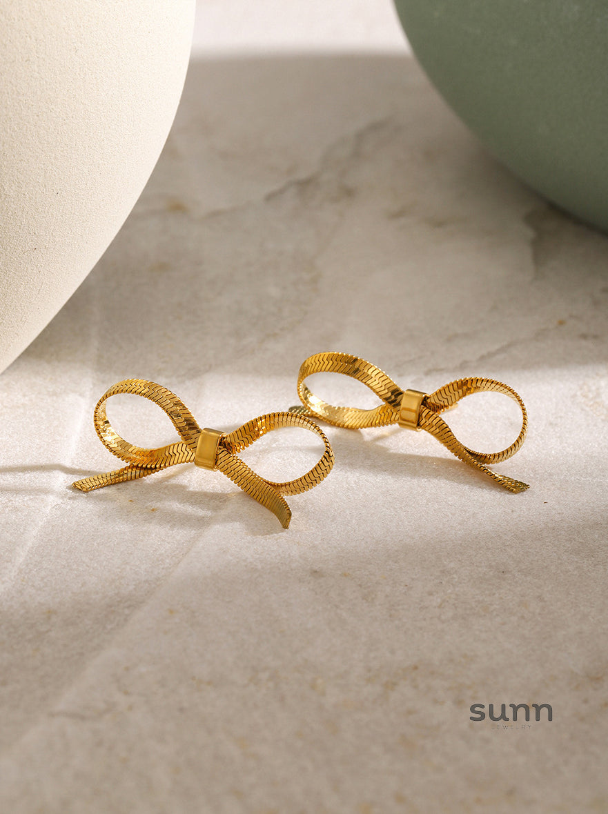 Isadora Gold Bow Dangle Earrings [I0Y5FO6D]