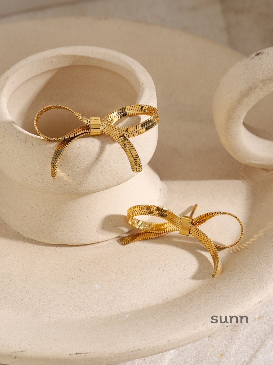 Isadora Gold Bow Dangle Earrings [IVEAKTGR]