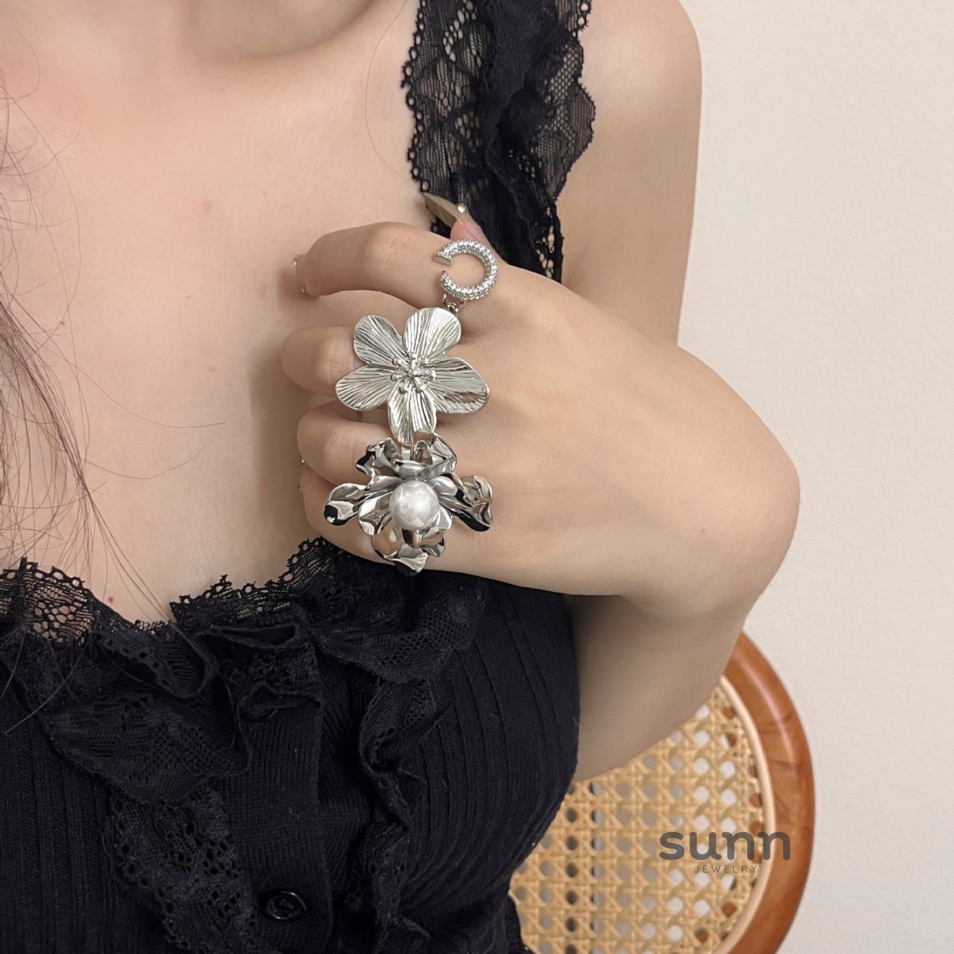 Isis Sculpted Bloom Ring [RU2W092W]