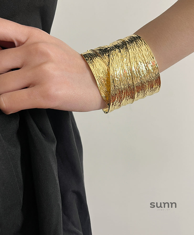 Isobel Sculptural Cuff Bracelet [ICN7ZG8F]