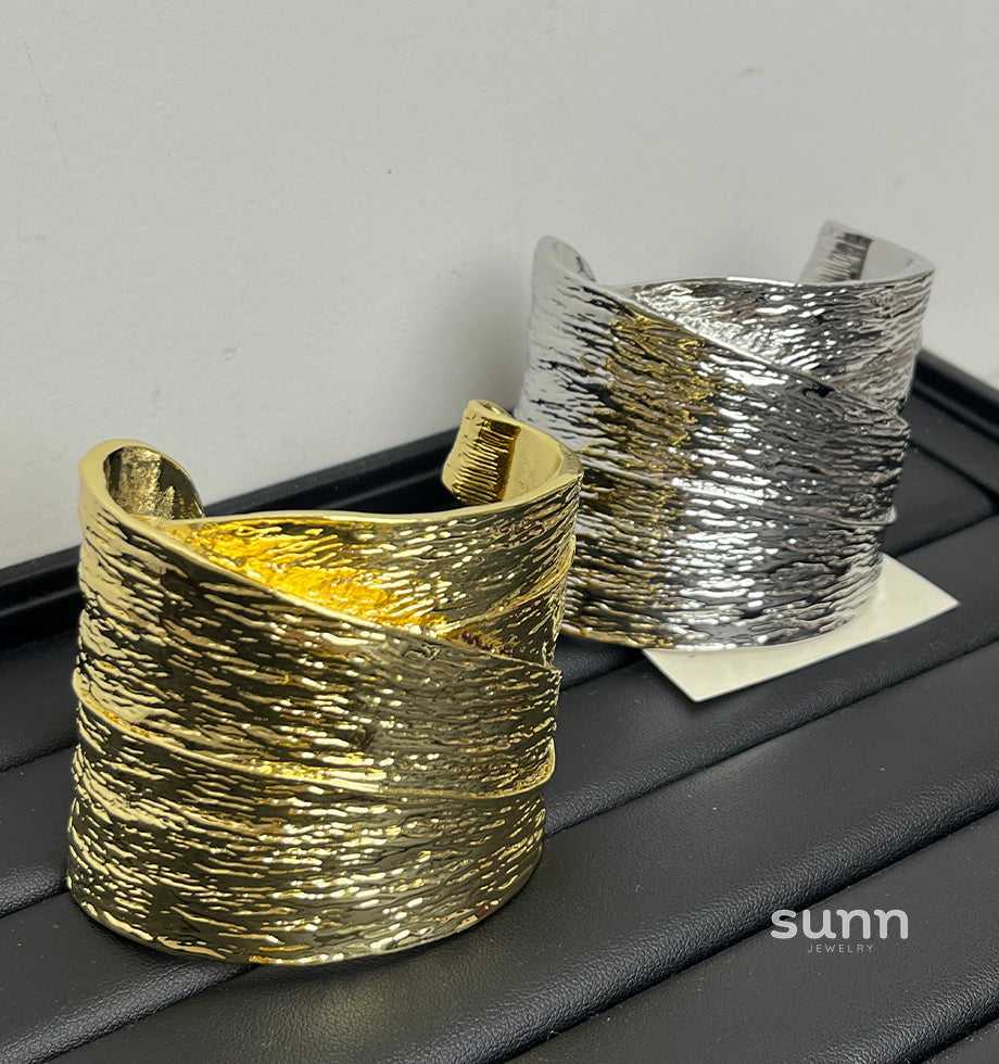 Isobel Sculptural Cuff Bracelet [LE43E5TN]