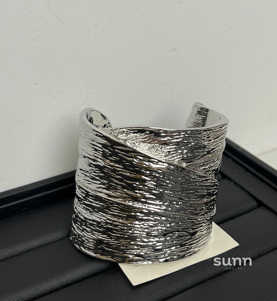 Isobel Sculptural Cuff Bracelet [BFZMF15I]