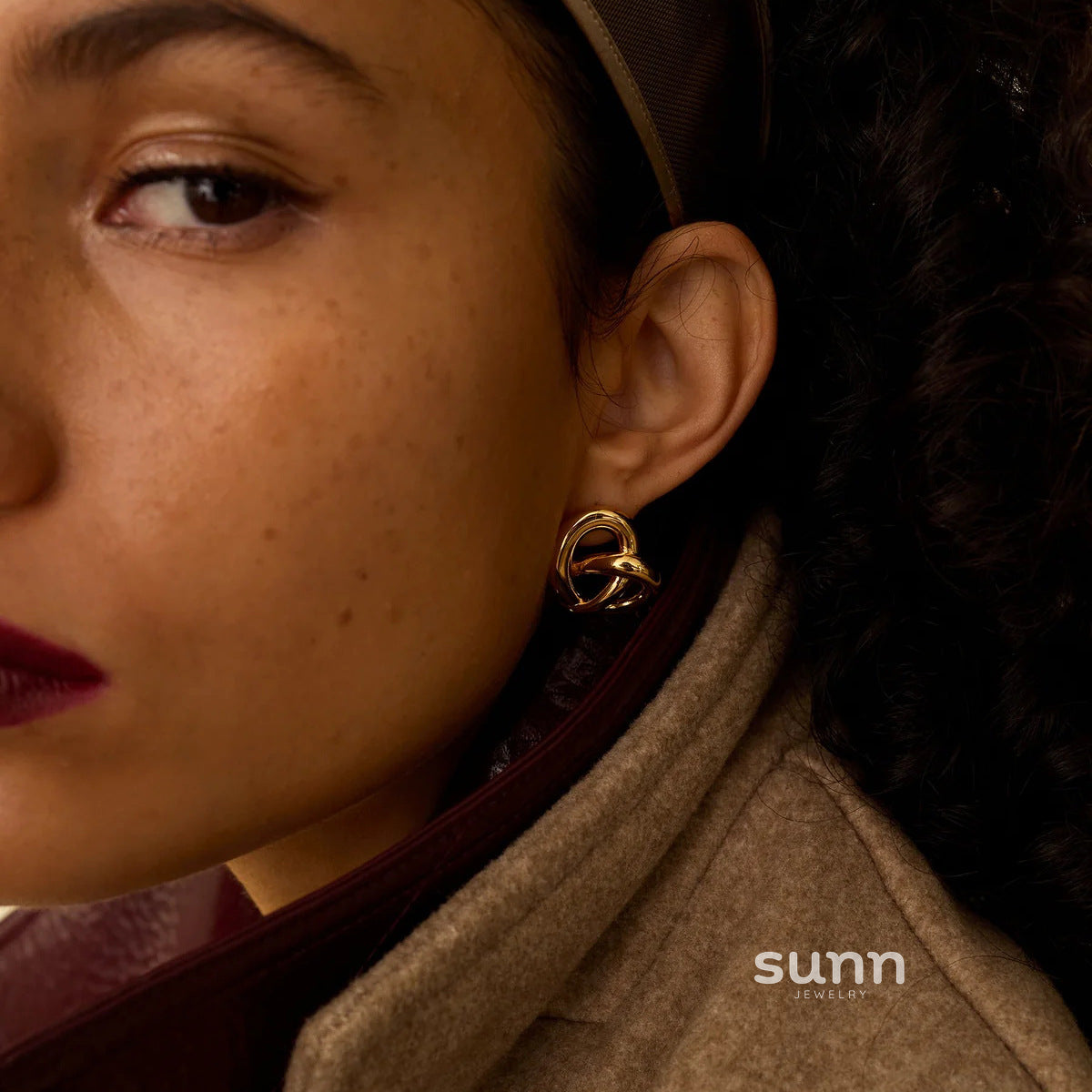 Issabella Square Stud Earrings [B1RWKBKM]